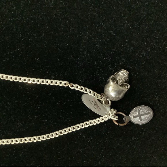 Skull and portrait of Jesus necklace . - Picture 3 of 7